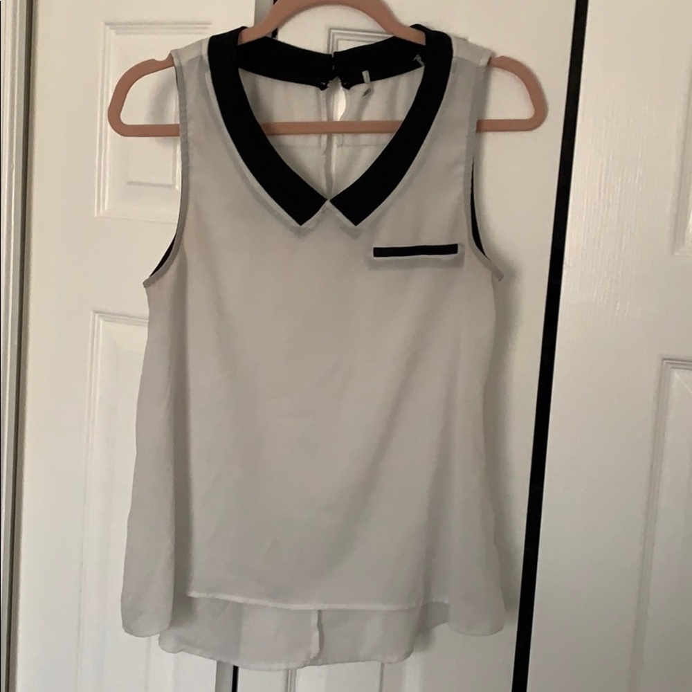 Chic office sleeveless top with black trim collar